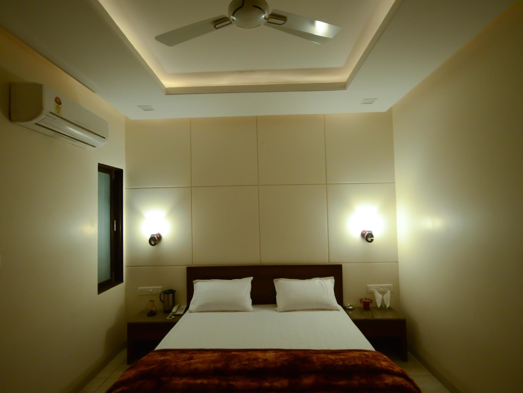 Hotel Sunday Inn Jaipur Bagian luar foto
