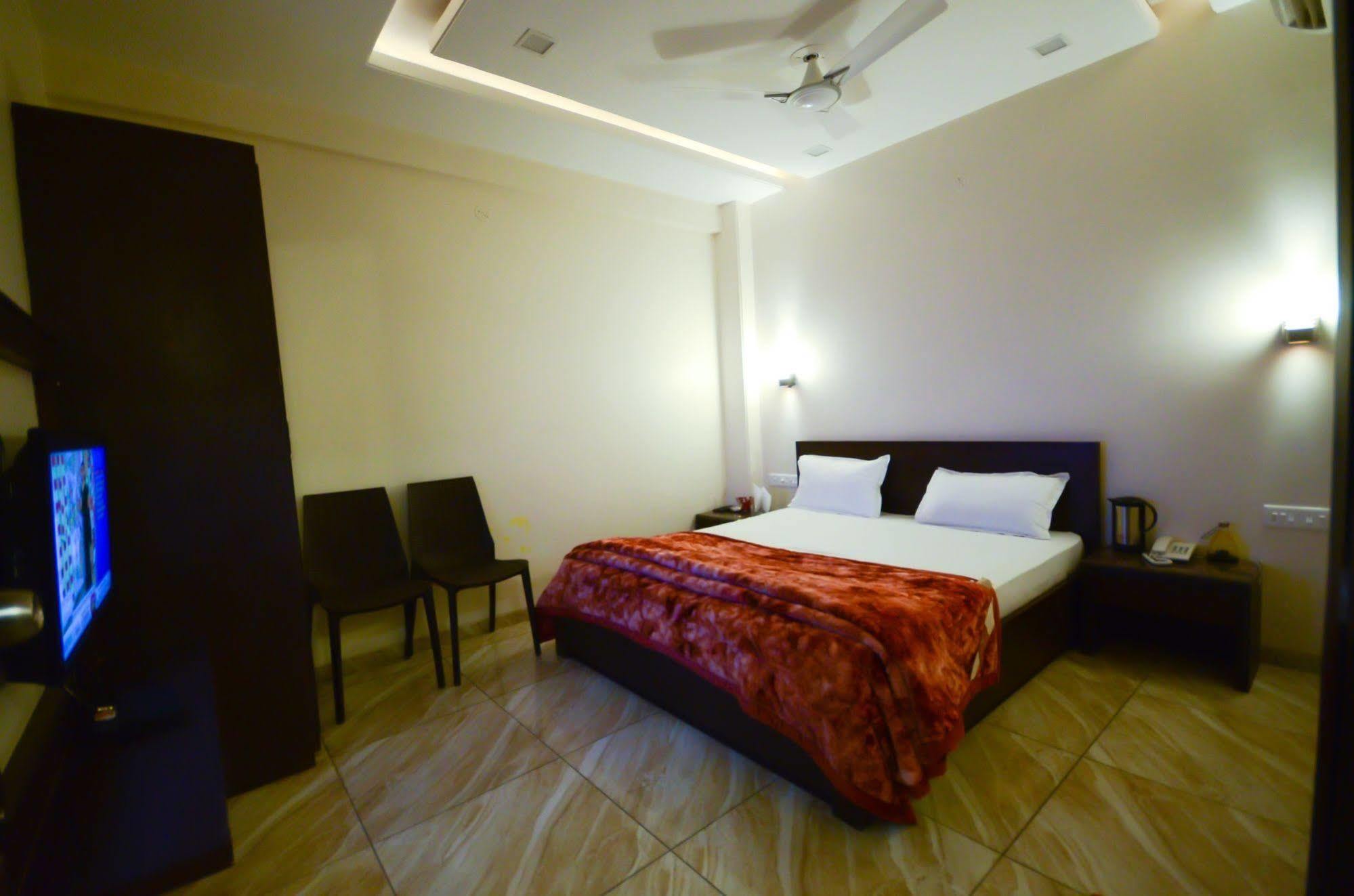 Hotel Sunday Inn Jaipur Bagian luar foto