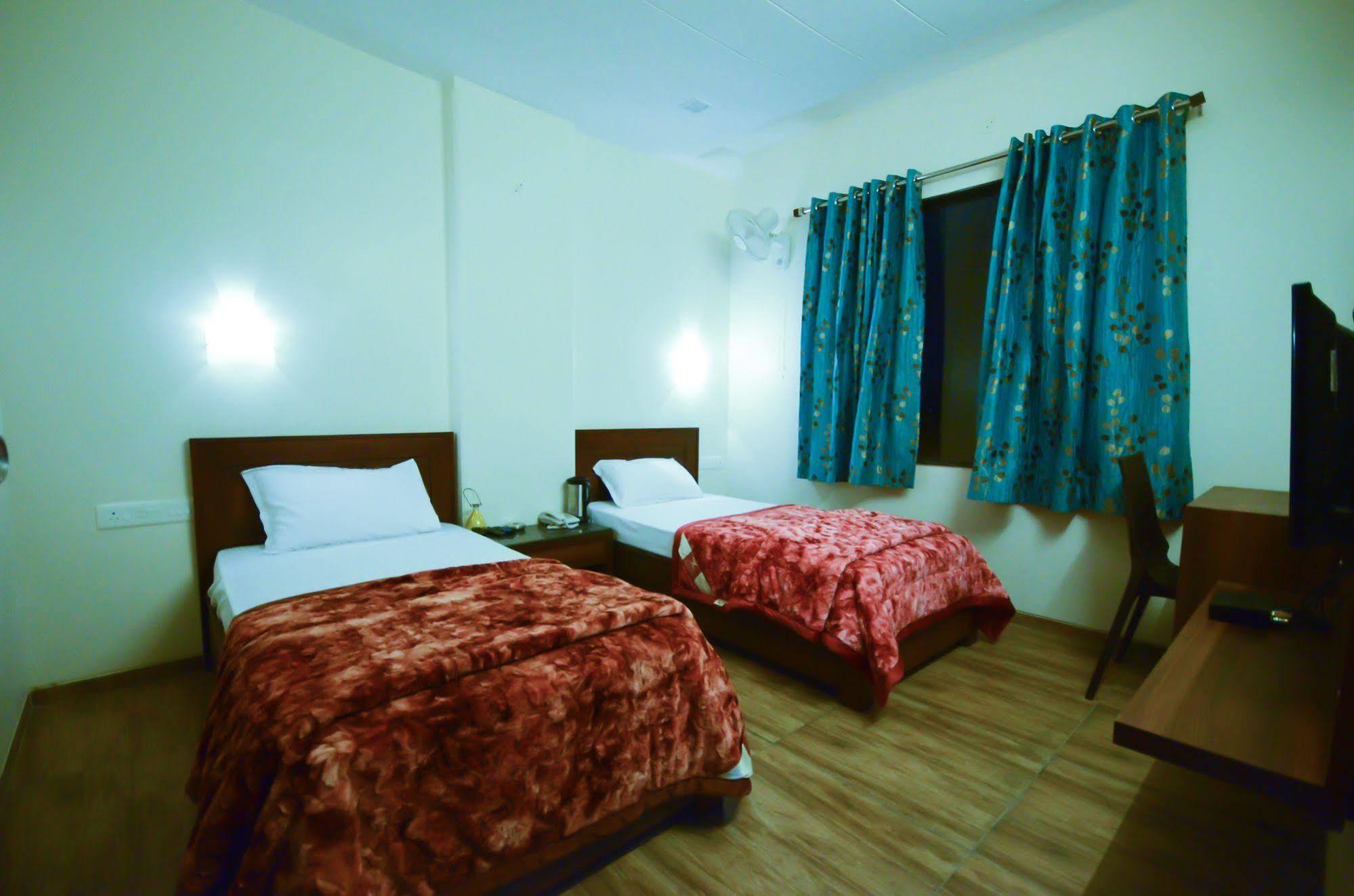 Hotel Sunday Inn Jaipur Bagian luar foto