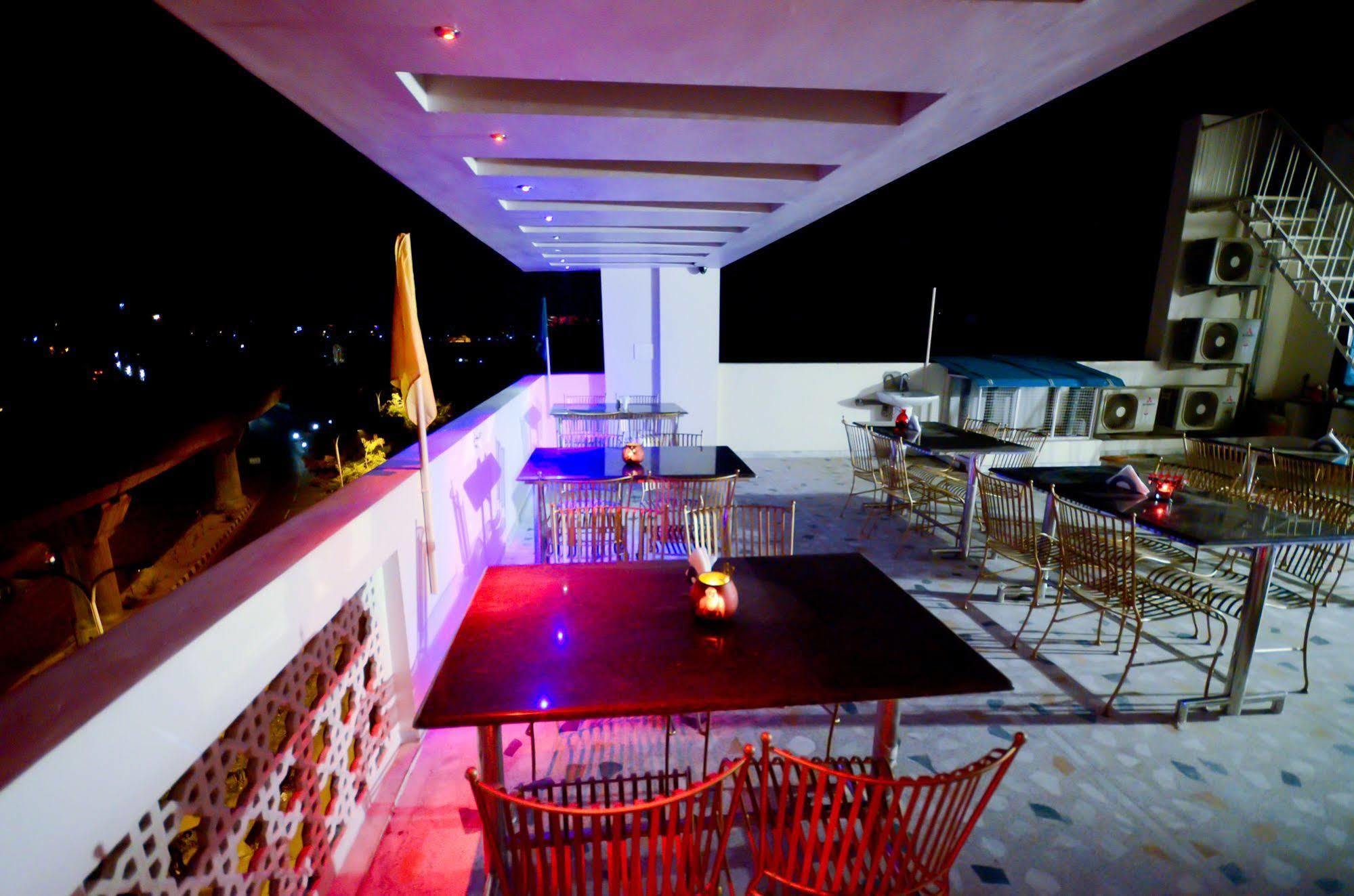 Hotel Sunday Inn Jaipur Bagian luar foto