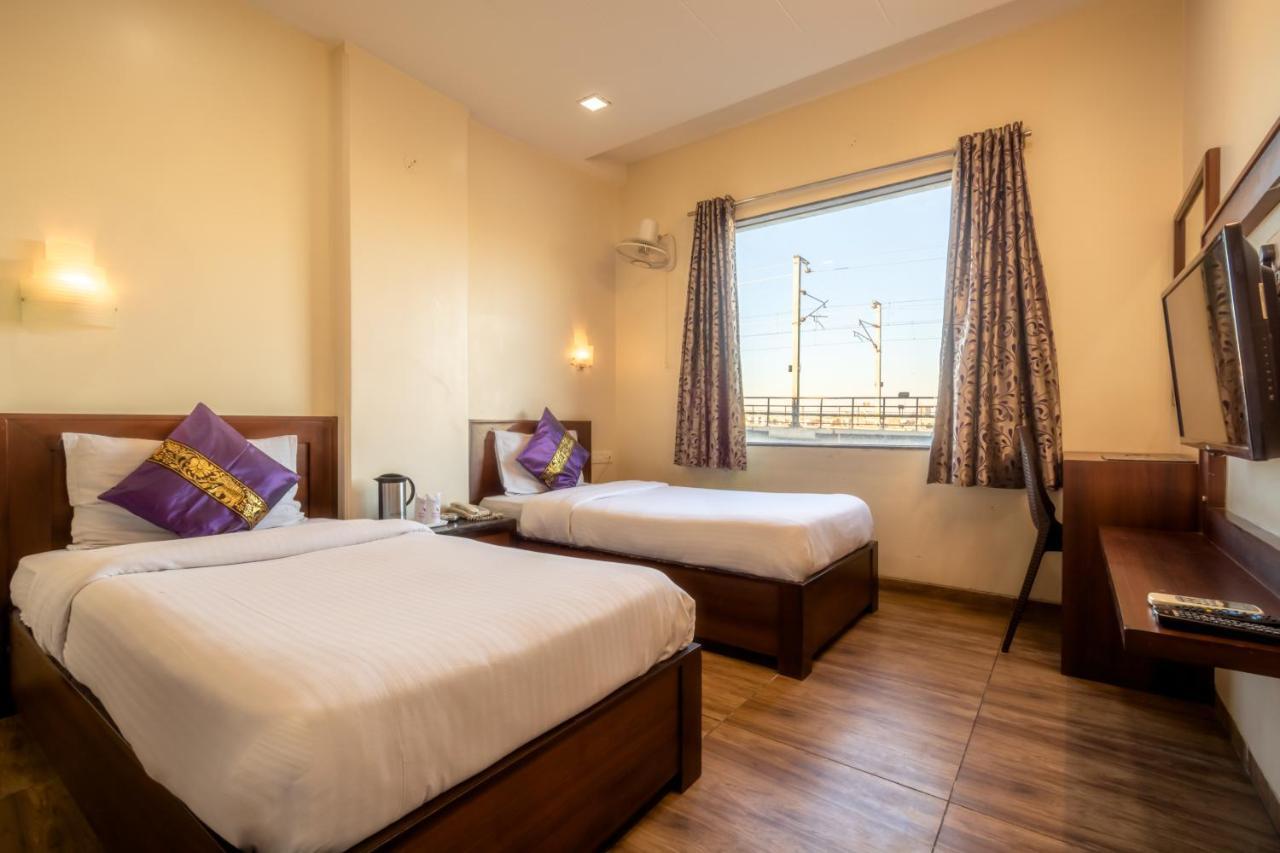 Hotel Sunday Inn Jaipur Bagian luar foto