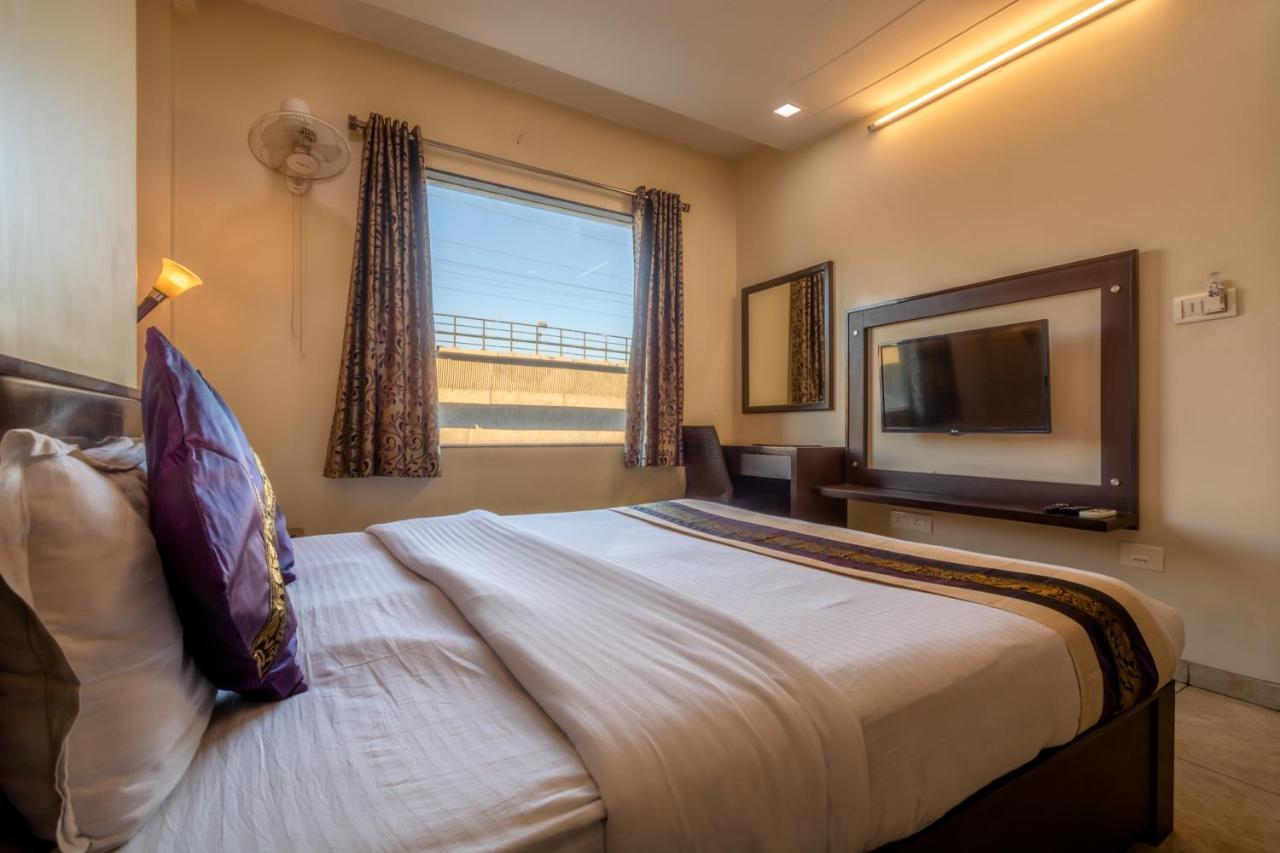 Hotel Sunday Inn Jaipur Bagian luar foto